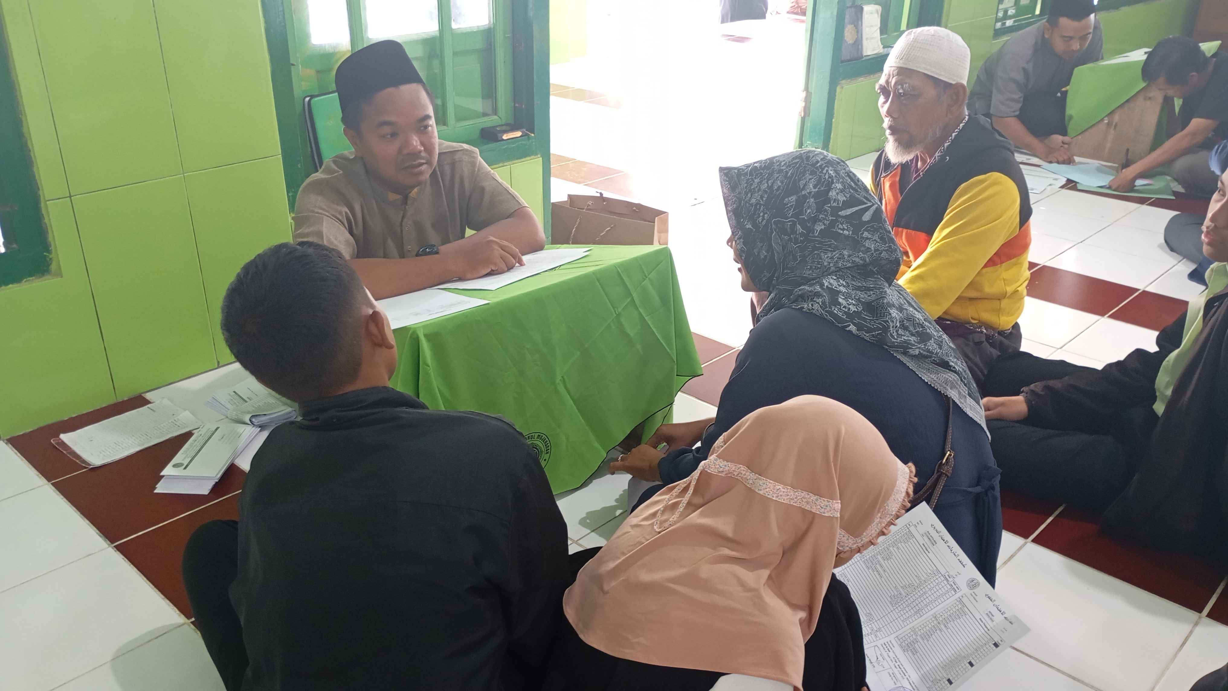 Antusiasme Warnai Pengambilan Raport di Pondok Pesantren Darul Mujahadah