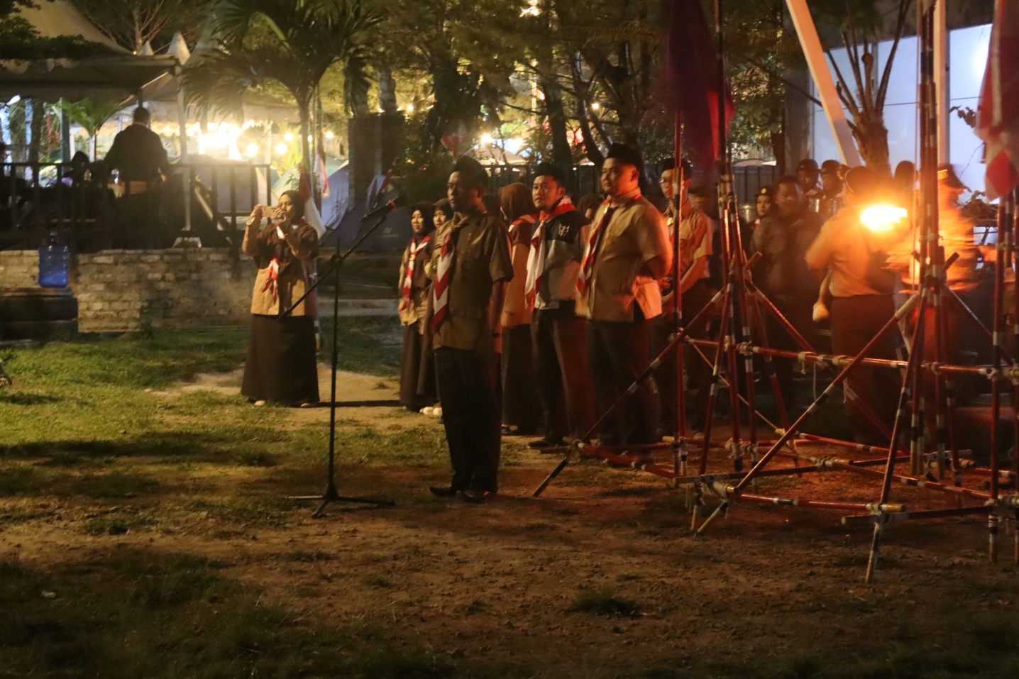 Api Unggun Semarakkan Malam Darul Mujahadah Camp, Tanamkan Nilai Kebaikan dan Syukur