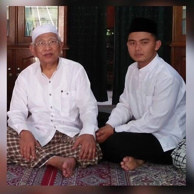 Ayah Ideologis Santri
