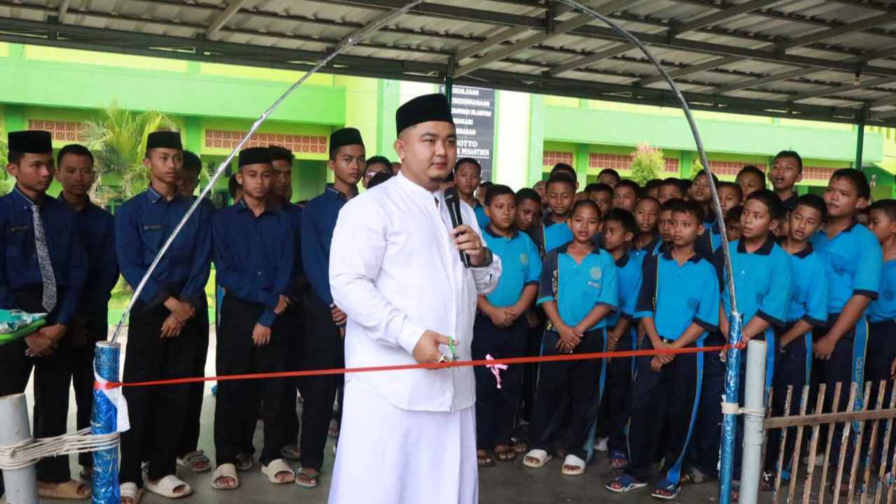 Bazar OSDAM Putra Meriahkan Para Santri Putra TMI Darul Mujahadah 