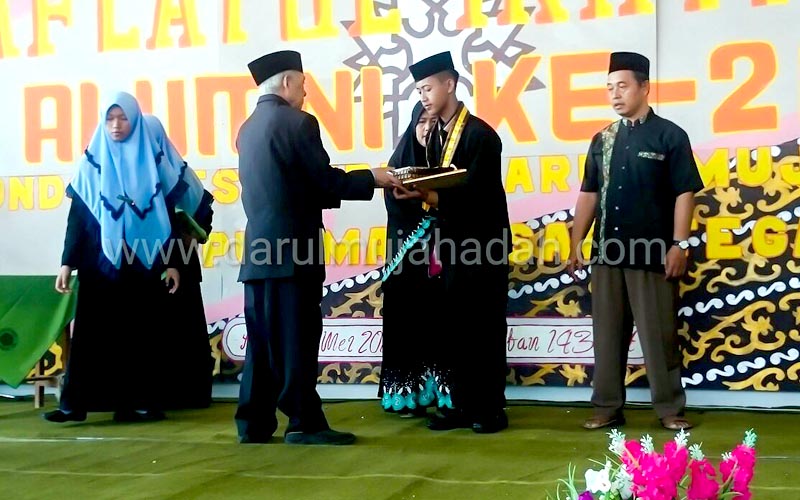 Darul Mujahadah Wisuda 33 Santri