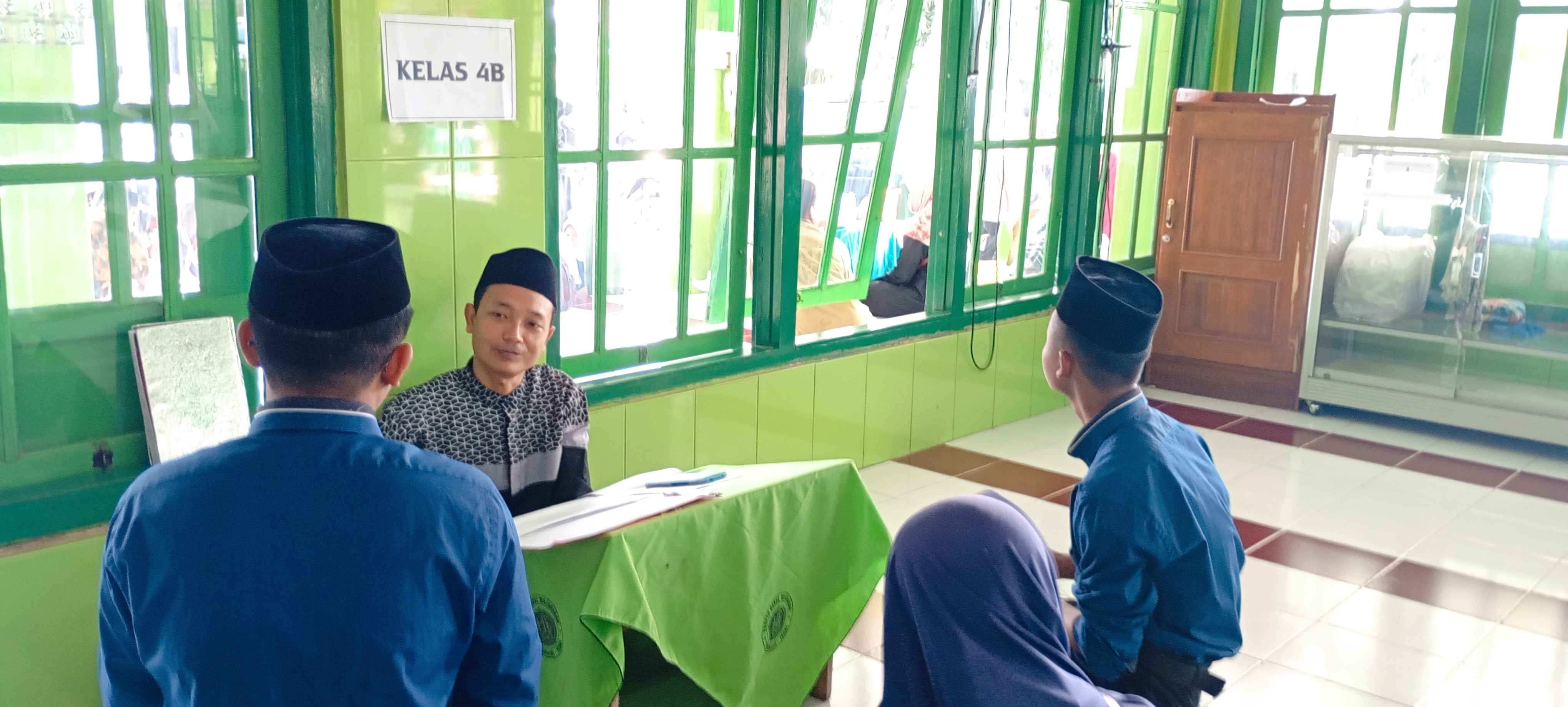 Evaluasi Akhir Tahun: Pembagian Rapor Santri Darul Mujahadah Berlangsung Lancar