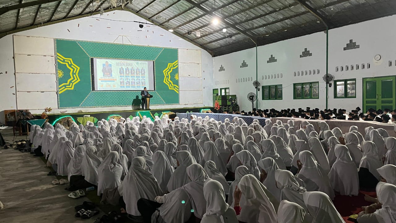 Improvement Generation Gelar Bedah Buku di Ponpes Darul Mujahadah