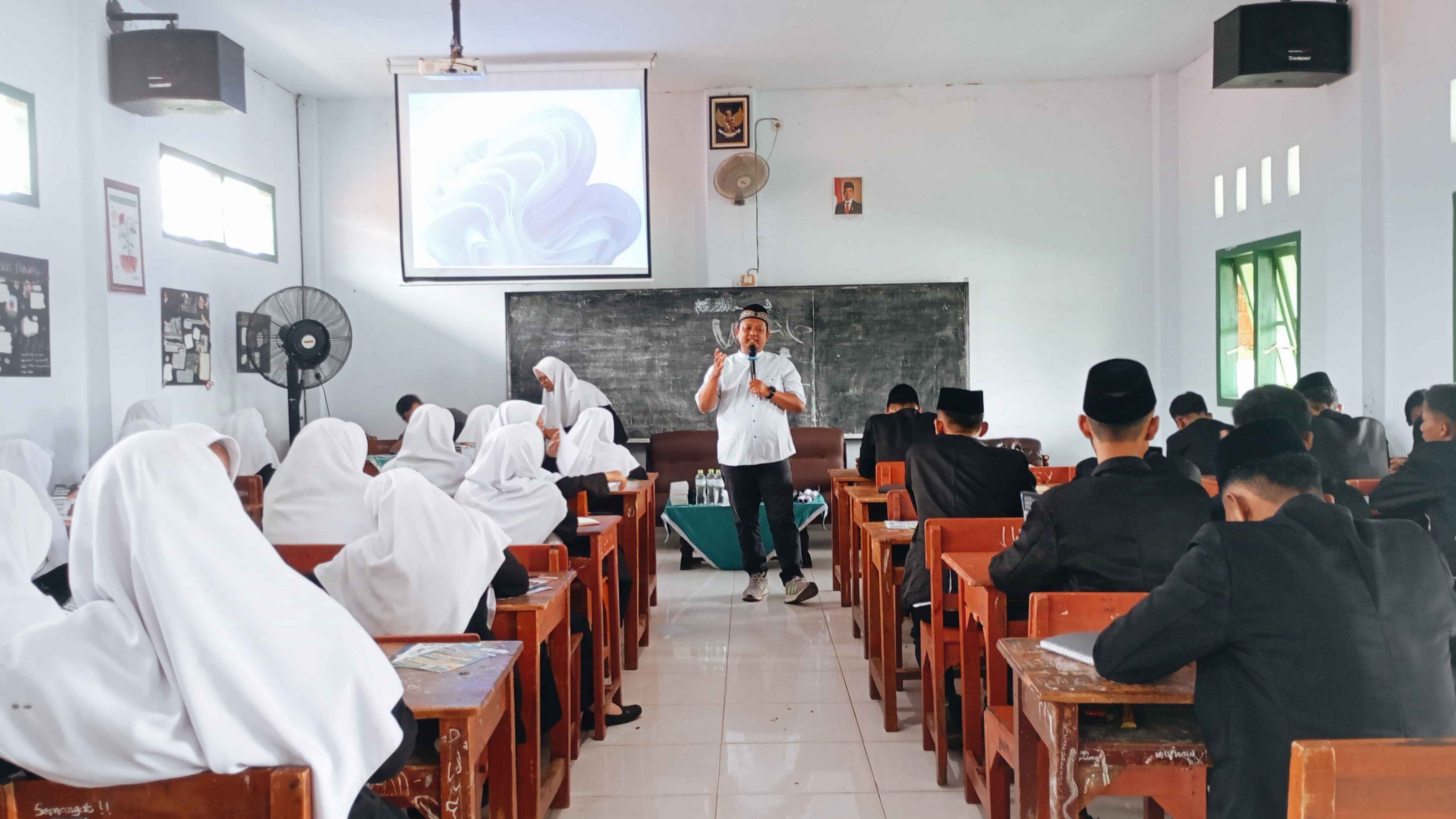 Improvement Going to Campus: Kolaborasi Beberapa Kampus dan IKPDM untuk Meningkatkan Kesiapan Mahasiswa