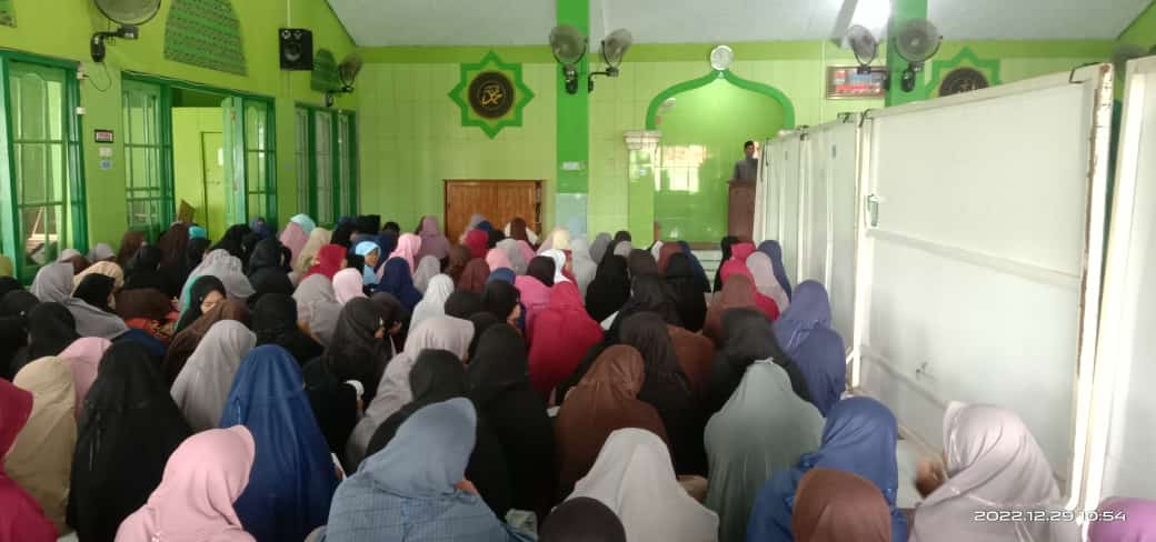 Kajian Istiqomah Insya Allah Berkah oleh Al-ustad Abdul Ghofur, S.Pd Guna Menumbuhkan Semangat Santri Darul Mujahadah