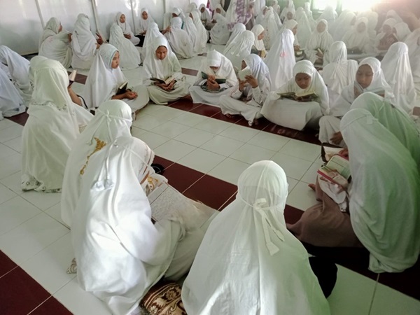Khataman Al Qur?an Peringatan Hari Jadi Pondok Pesantren Darul Mujahadah ke-33