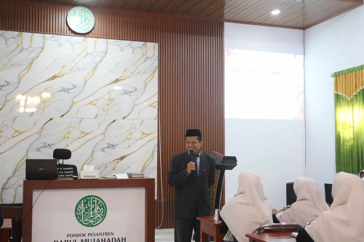 Language Is Our Crown: Menguasai Bahasa sebagai Mahkota Santri Berprestasi 