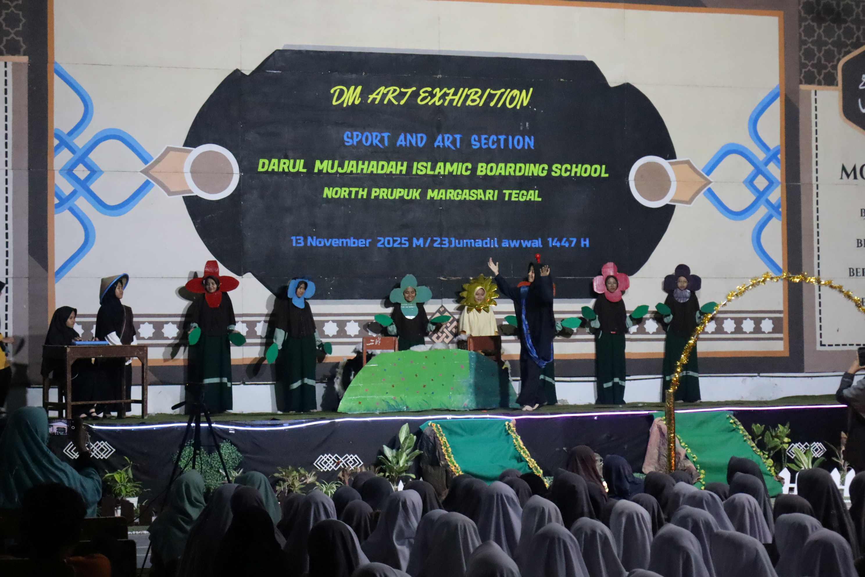 Mengasah Kreativitas Santriwati Melalui DM ART EXHIBITION