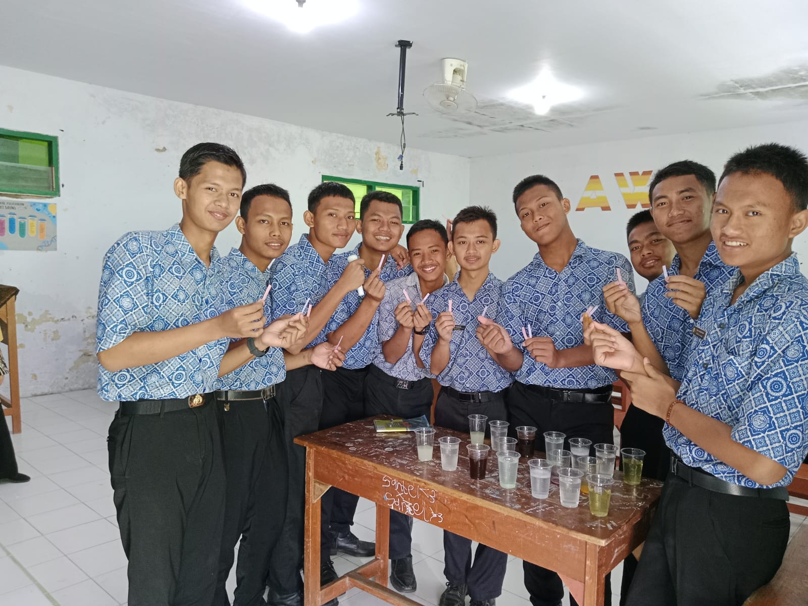 Mengetahui Larutan Asam dan Basa Melalui Praktek Dikelas 5 MIPA