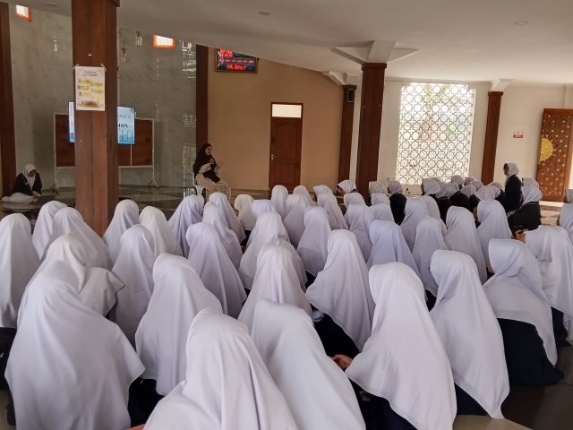 OSDAM Putri Darul Mujahadah Ikuti Sharing Session dan Studi Edukasi di Pondok Pesantren Modern Baitussalam ‎