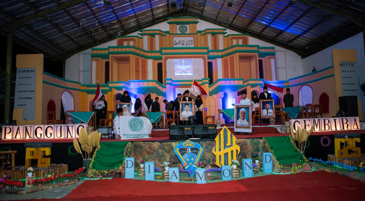 Pagelaran Seni Akbar Panggung Gembira Sebagai Media Kreativitas Santri 