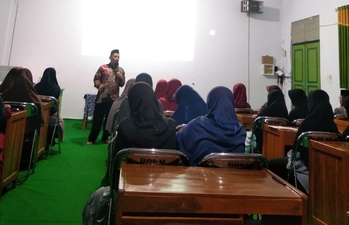 Pembekalan Khitobah Kelas 6 TMI Izfanna Generation Pondok Pesantren Darul Mujahadah?