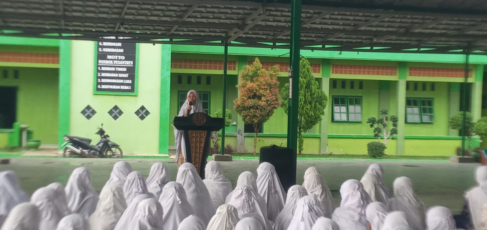 Santri Kelas 6 TMI ?Izfanna Generation? Unjuk Kemampuan Dakwah dalam Praktek Khitobah 2025