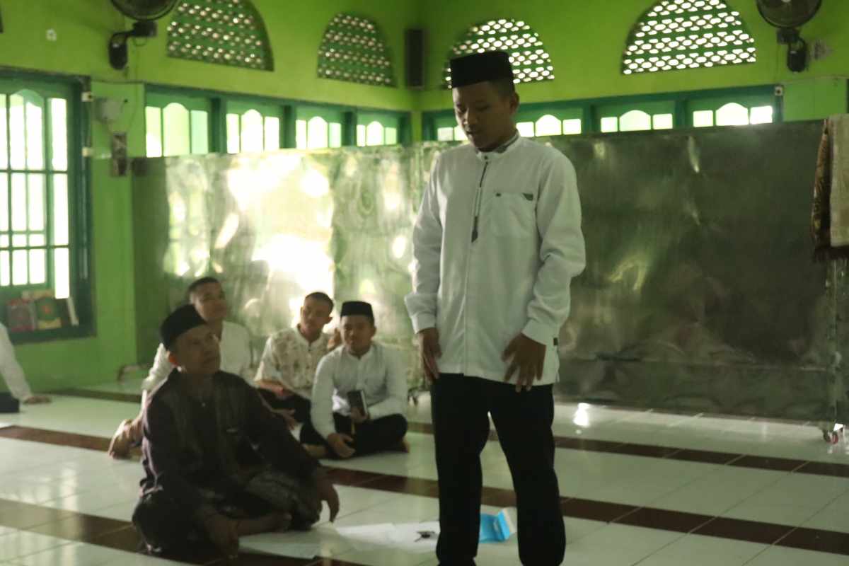 Santri Kelas 6 TMI Laksanakan Praktik Wudhu, Sholat dan Tahlil
