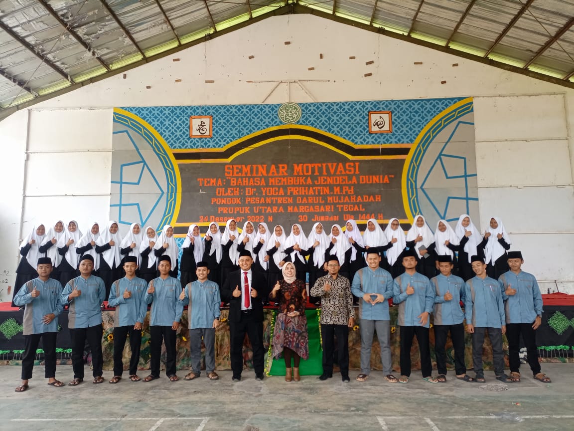 Seminar Motifasi : Bahasa Membuka Jendela Dunia bersama Dr.Yoga Prihatin M.Pd