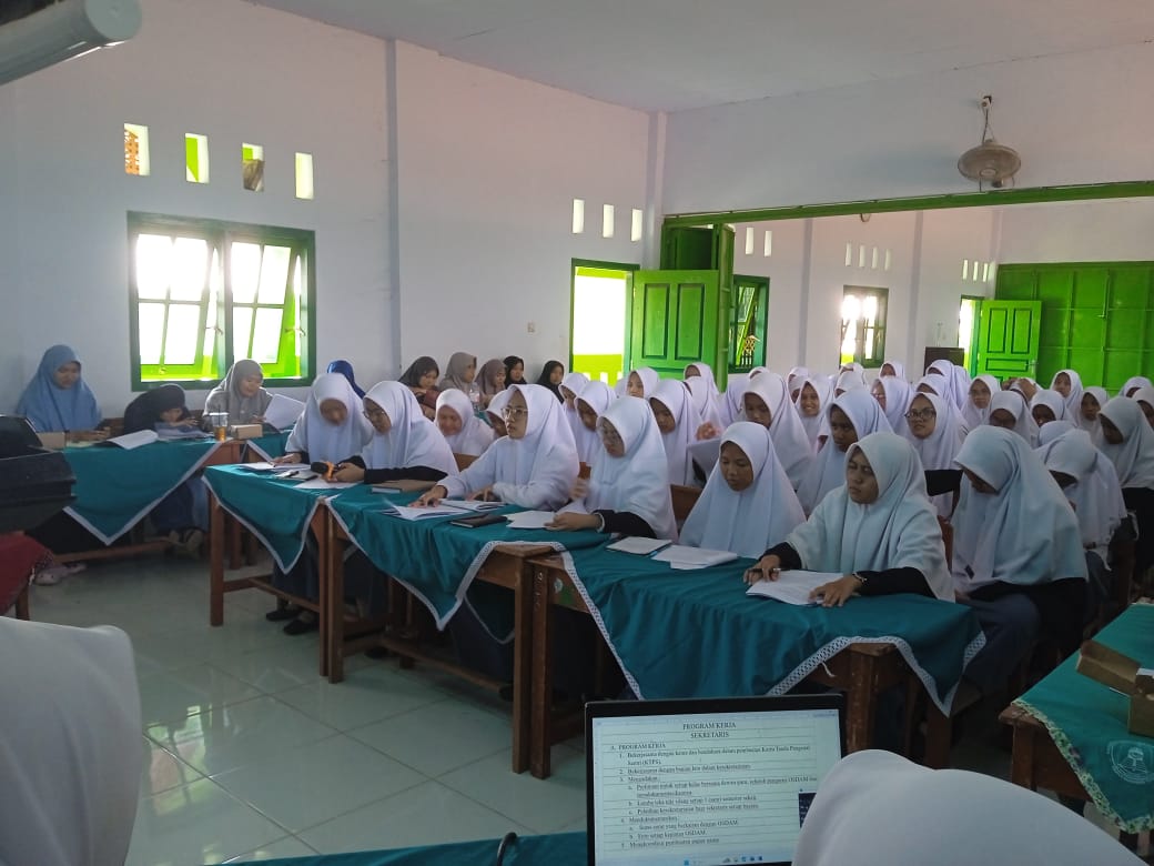 Sidang Paripurna OSDAM Putri Periode 2025/2026 : Mengesahkan Program Kerja OSDAM