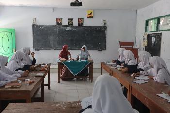 Organisasi Santri Darul Mujahadah Putri Gelar Sidang Komisi Bahas Program Kerja Periode Kedepan