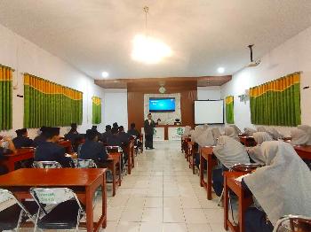 Pondok Pesantren Darul Mujahadah Gelar Pembekalan Imamah bagi Santri Kelas 6 TMI