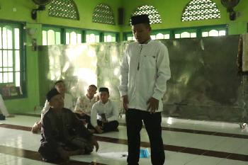 Santri Kelas 6 TMI Laksanakan Praktik Wudhu, Sholat dan Tahlil