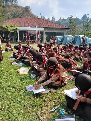 Semarak Perlombaan Pramuka di Darul Mujahadah Camp, Santri Dilatih Kompak dan Kreatif