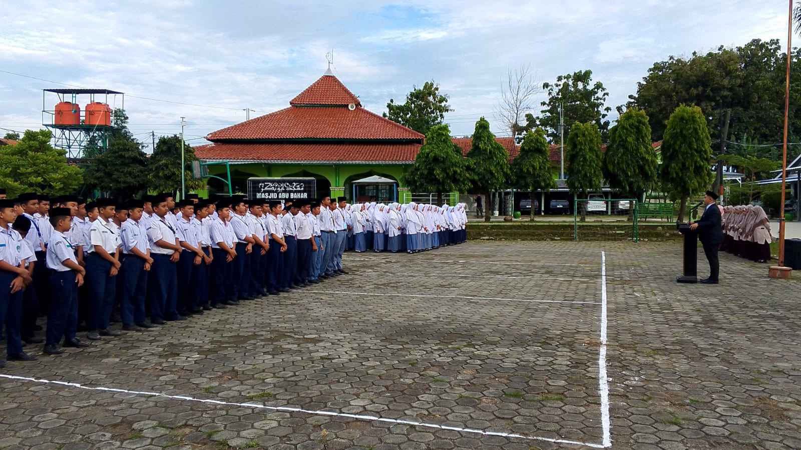 Ujian Kenaikan Kelas TMI Darul Mujahadah Tahun Ajaran 2024/2025 Dimulai, Santri Hadapi Dua Tahap Penilaian