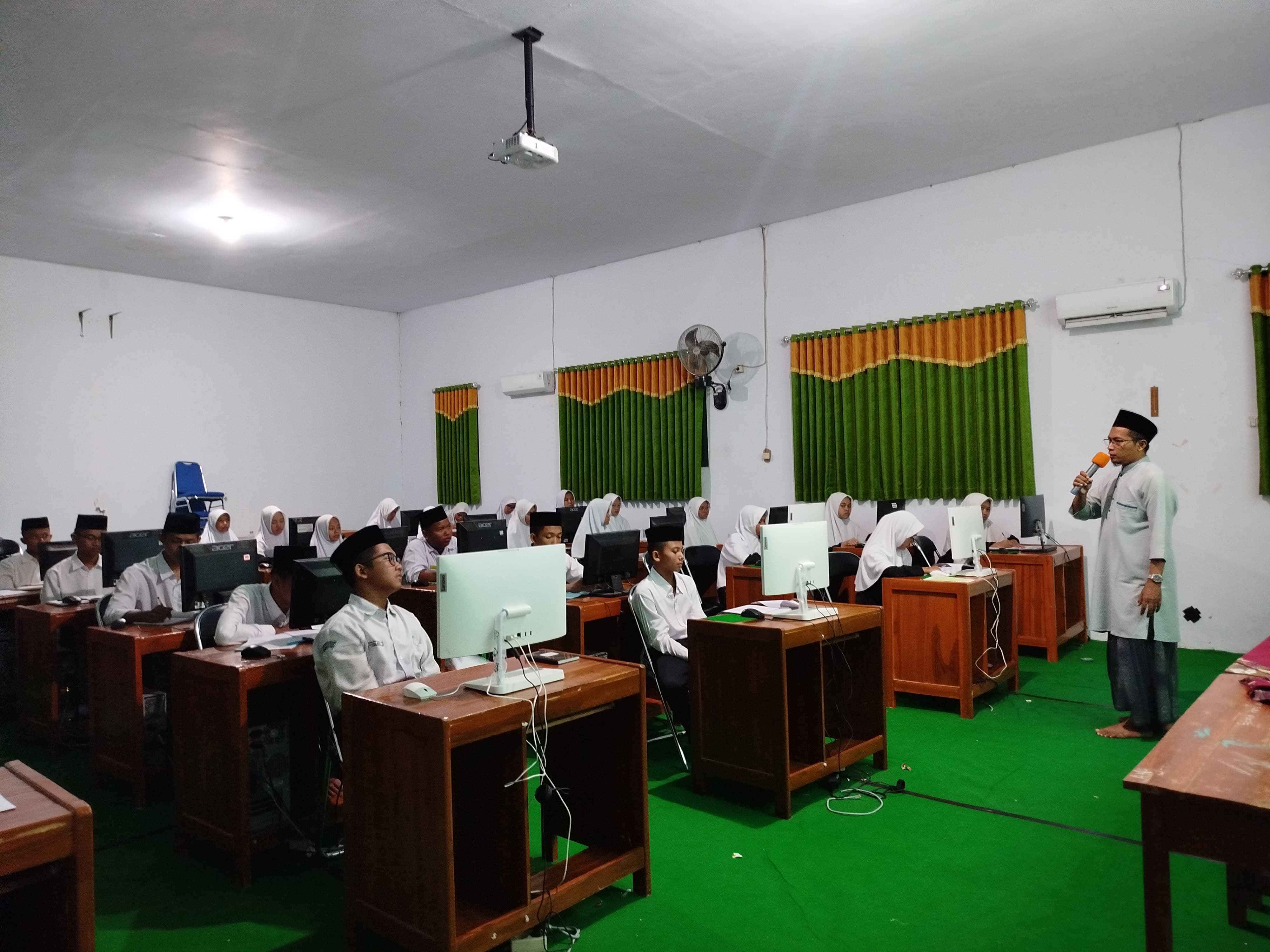 Tim Media Center Darul Mujahadah Ikuti Pembinaan untuk Meningkatkan Skill Menulis Berita yang Menarik